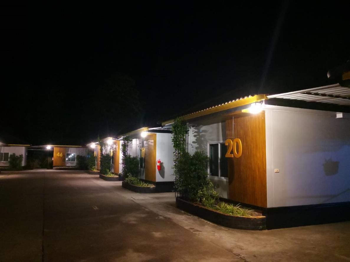 Golden House Hotel Sakaeo Sa Kaeo Esterno foto