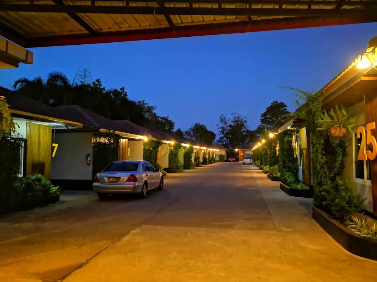 Golden House Hotel Sakaeo Sa Kaeo Esterno foto