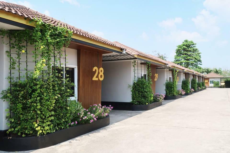 Golden House Hotel Sakaeo Sa Kaeo Esterno foto