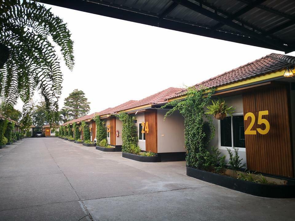 Golden House Hotel Sakaeo Sa Kaeo Esterno foto