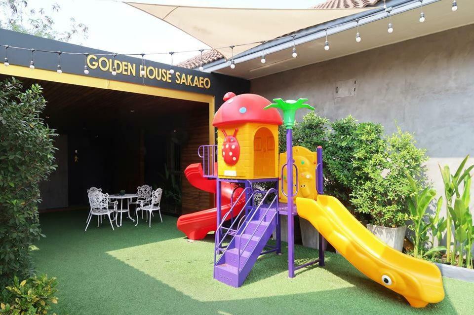 Golden House Hotel Sakaeo Sa Kaeo Esterno foto